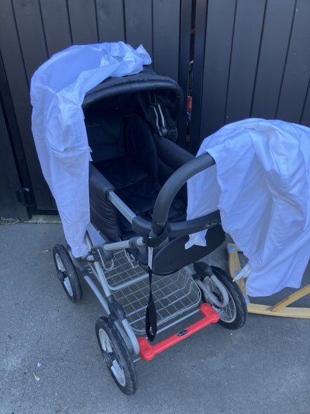 Silver Cross pram and bassinet Carousel 2