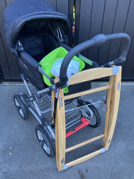 Silver Cross pram and bassinet Carousel 7