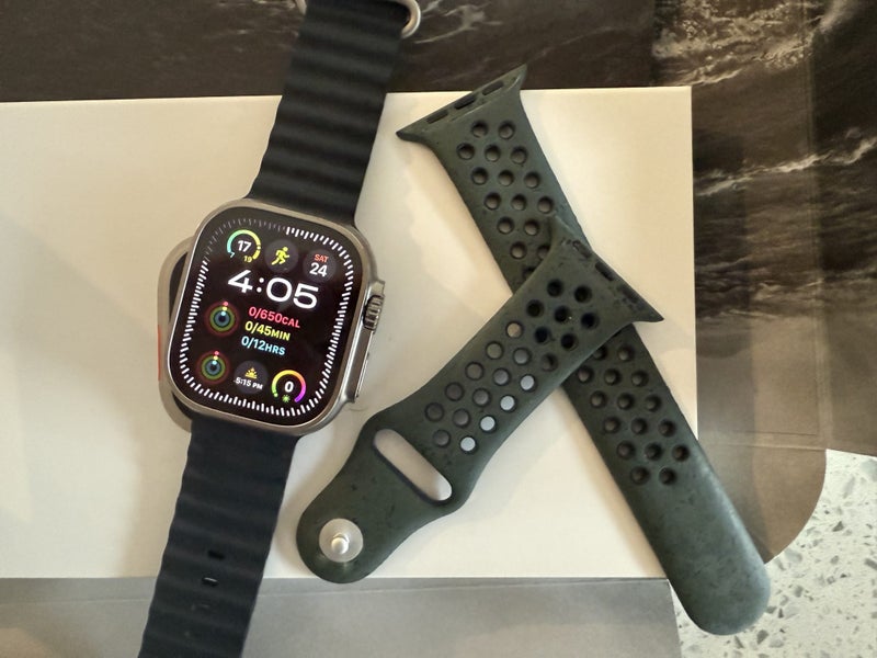 Apple Watch Ultra 49mm - 100% Battery Health Carousel 1