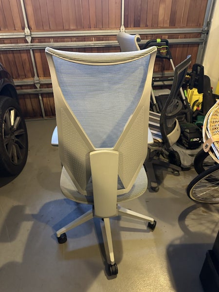 As-new Deskbird Hercules office chair grey Carousel 3