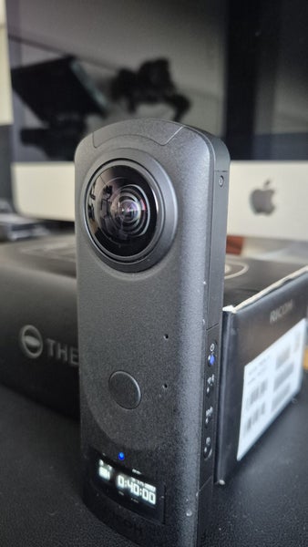 RICOH THETA Z1 Carousel 1