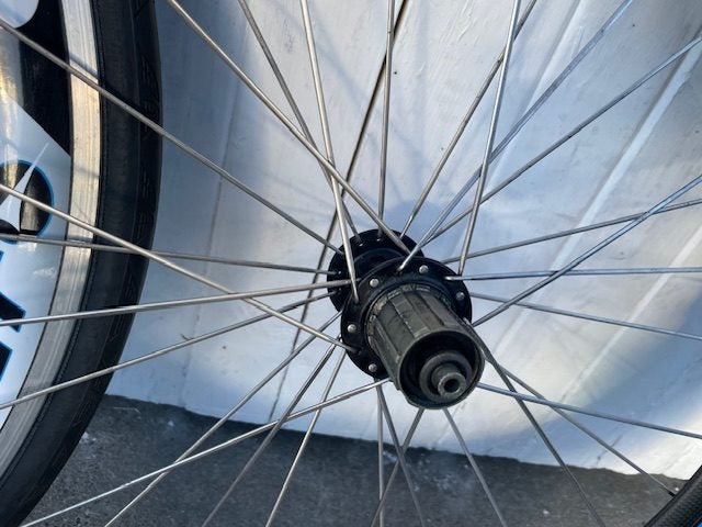 HED Carbon Clinchers 60/90mm - 11 Speed Carousel 2