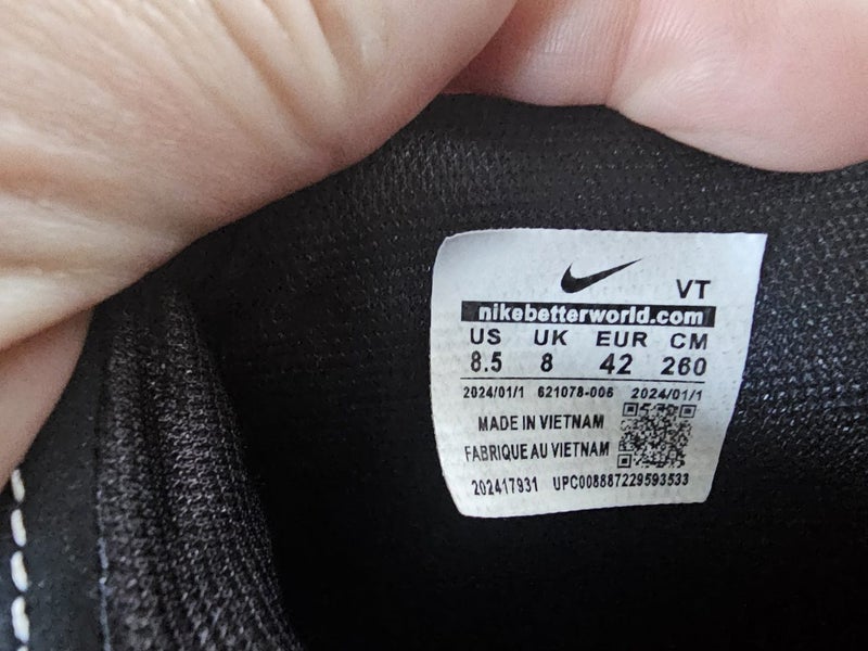 $1.00 RESERVE 3 x Pairs Nike Branded shoes Carousel 7