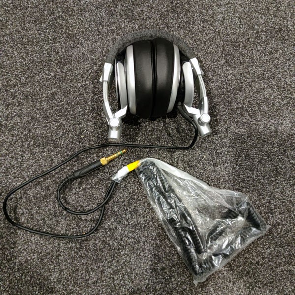 Sony MDR V700 Dynamic Studio DJ Style Headphones - Hardly Used Carousel 5