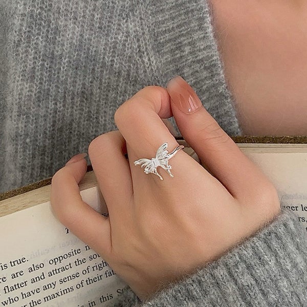 Elegant Crystal Butterfly Adjustable Ring Carousel 1