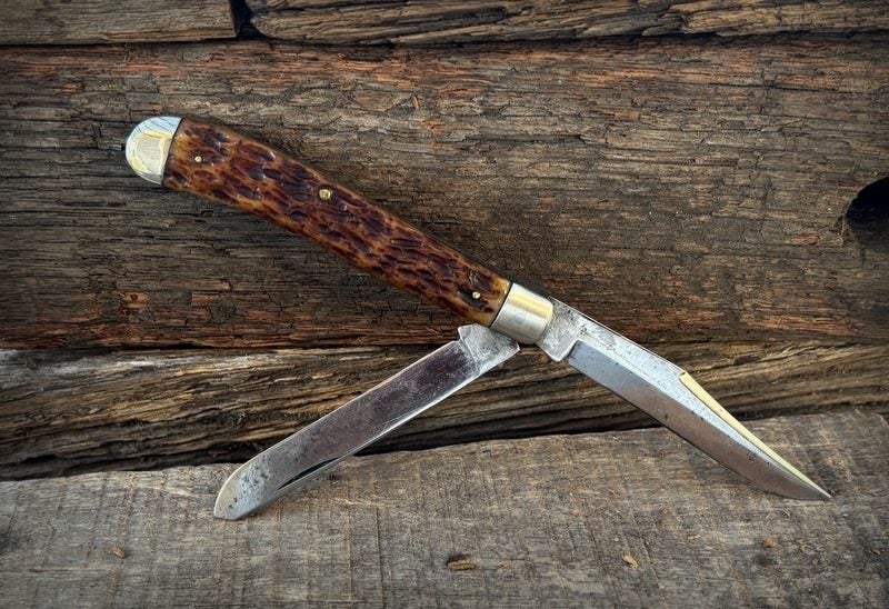 AWESOME U.S.A CAMILLUS SWORD-BRAND TRAPPER WITH BEAUTIFUL BONE HANDLES Carousel 2