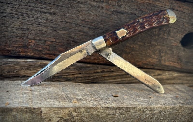 AWESOME U.S.A CAMILLUS SWORD-BRAND TRAPPER WITH BEAUTIFUL BONE HANDLES Carousel 1