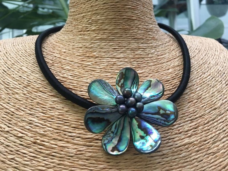 Beautiful Paua/Pearl Necklace Carousel 1