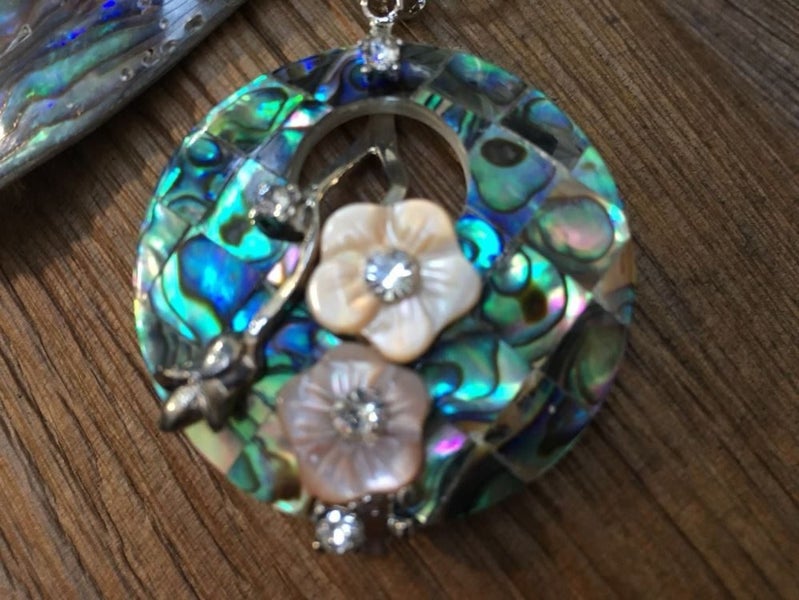 Paua Shell Pendant Carousel 1