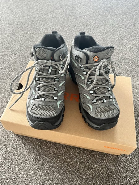 Merrell Hiking Boots - size 37.5 Carousel 1
