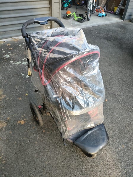 Neeva three wheeled stroller Carousel 2