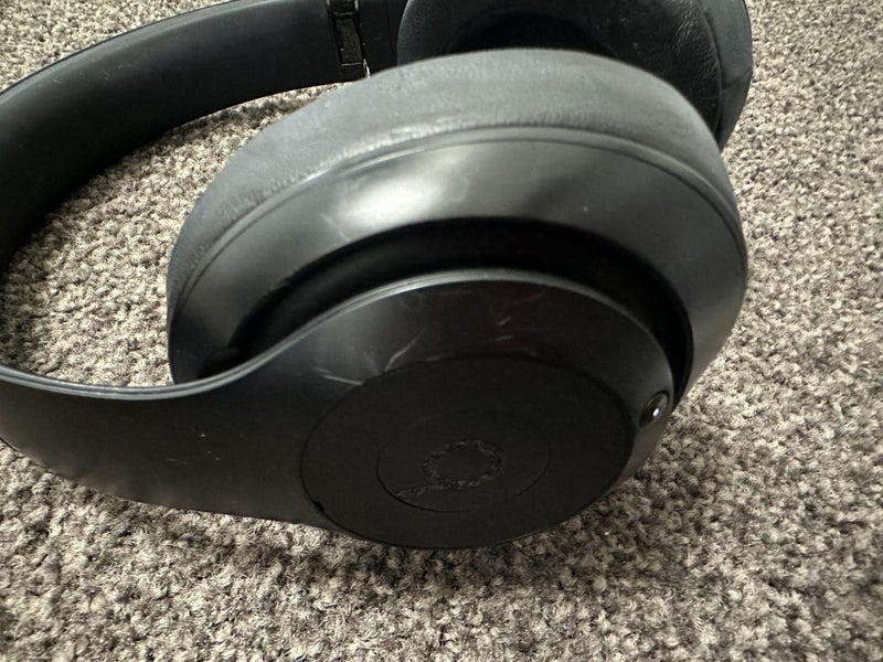 Beats by Dre Studio 3 Headphones Carousel 15