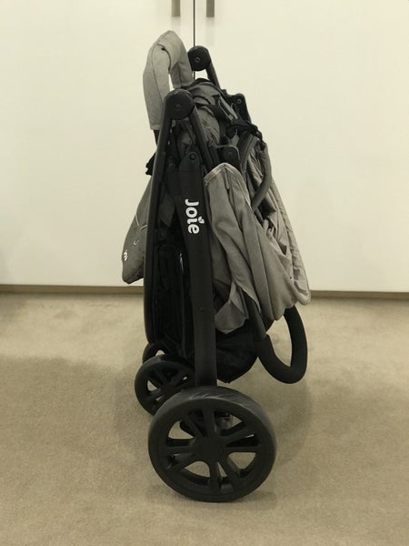Joie Stroller with Baby Capsule Carousel 2