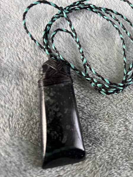 Pounamu toki Carousel 1