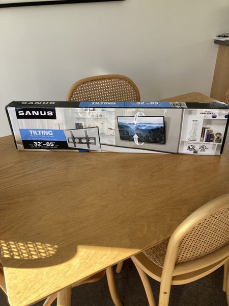TV wall mount - tilting Sanus Carousel 1