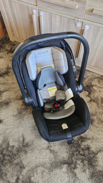 Baby Jogger Capsule and Base Carousel 1