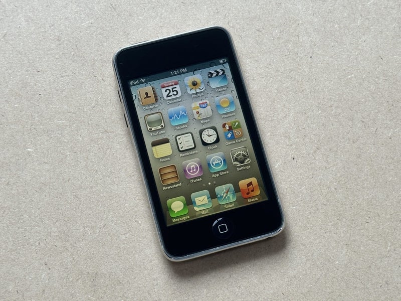 3rd Gen iPod Touch - 32GB Carousel 1