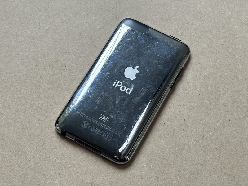 3rd Gen iPod Touch - 32GB Carousel 10