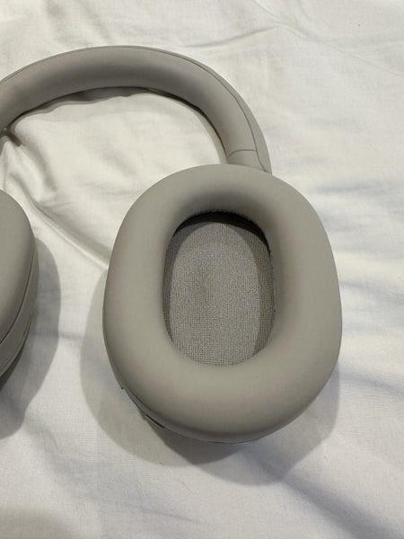 Sony WH-1000XM5 (Silver) Carousel 2