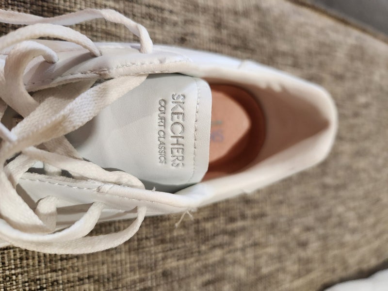Womens Skechers size 8.5 Carousel 2
