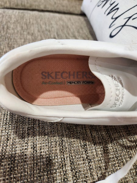 Womens Skechers size 8.5 Carousel 4