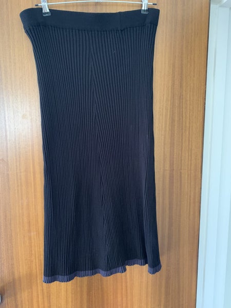 Mineral Black ribbed skirt Carousel 1