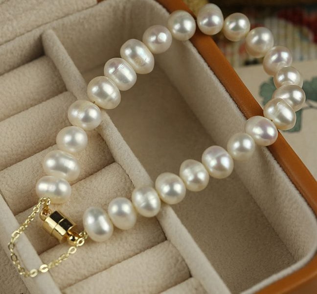 Genuine White Freshwater Pearl Bracelet / 18KGP Gold Carousel 1