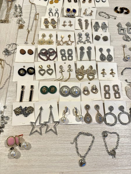 Over 100 items jewelry bulk auction earrings rings bracelets necklaces charm Carousel 1