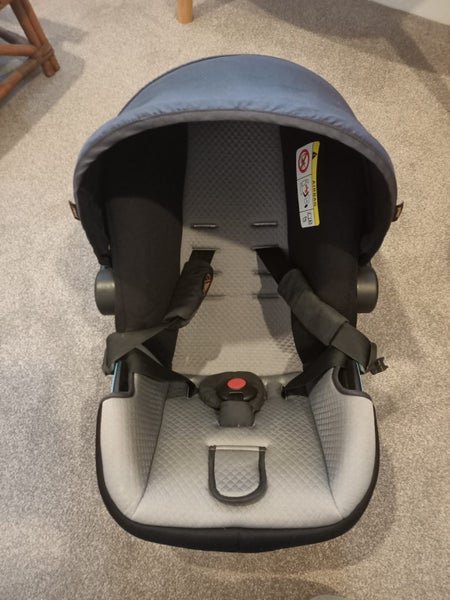 Mountain Buggy Baby Capsule and ISOFIX Base Carousel 2