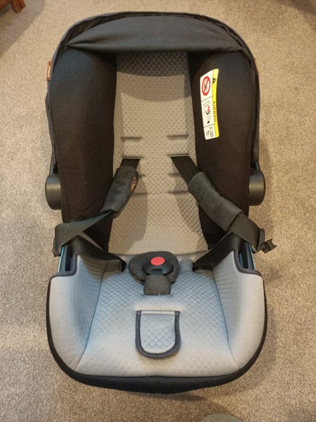 Mountain Buggy Baby Capsule and ISOFIX Base Carousel 1