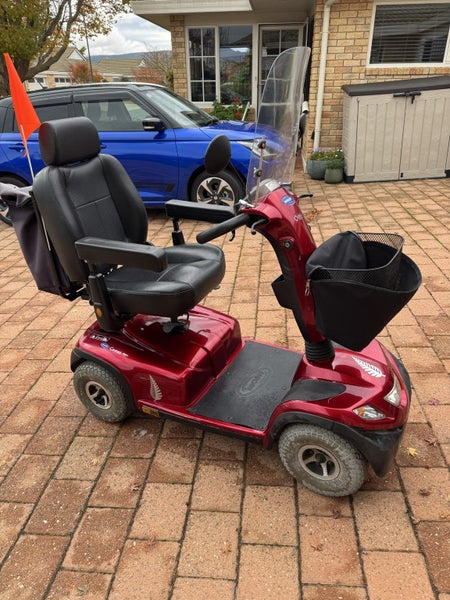 Comet Alpine Scooter Carousel 1