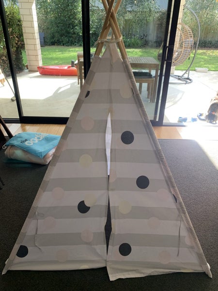 Teepee Carousel 1