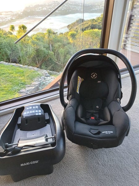Maxi-Cosi Mico Luxe Capsule & Base + Extras Carousel 1