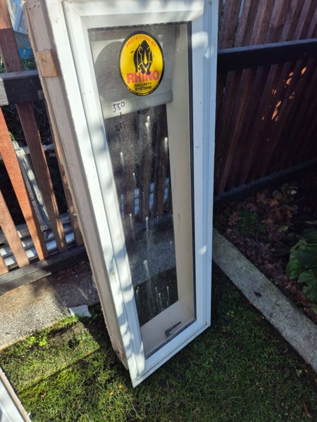Small aluminum window Carousel 1
