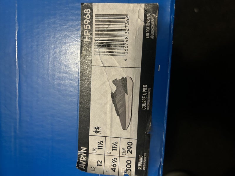 Adidas Avryn Carousel 1