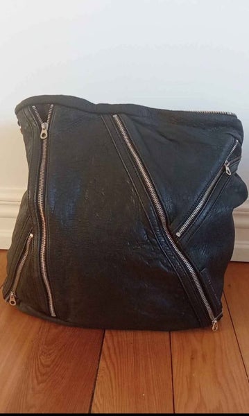 Marc by Marc Jacobs handbag Carousel 1