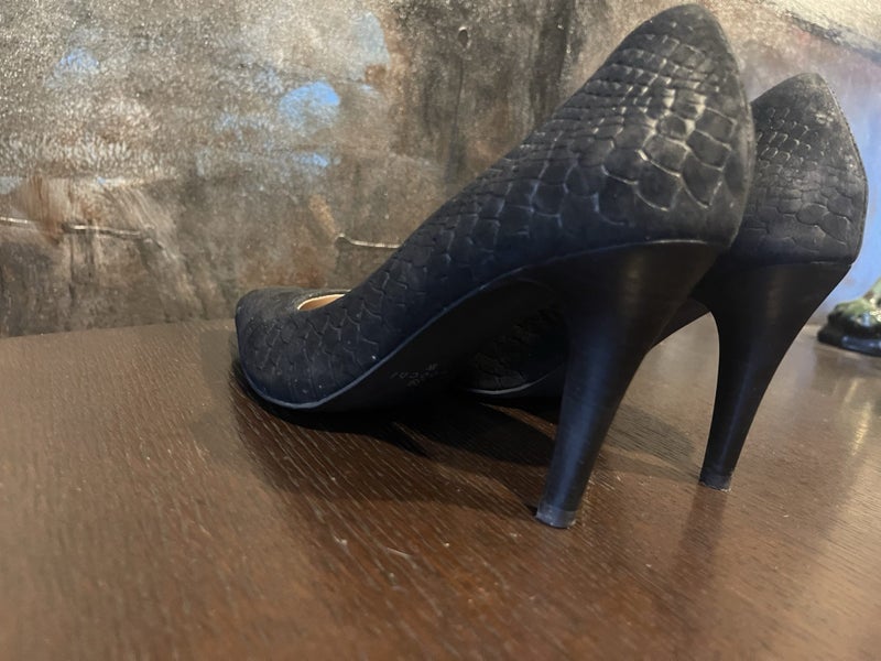 Leather Heels MOOCHI-Black textured Carousel 3