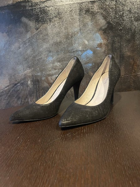 Leather Heels MOOCHI-Black textured Carousel 2