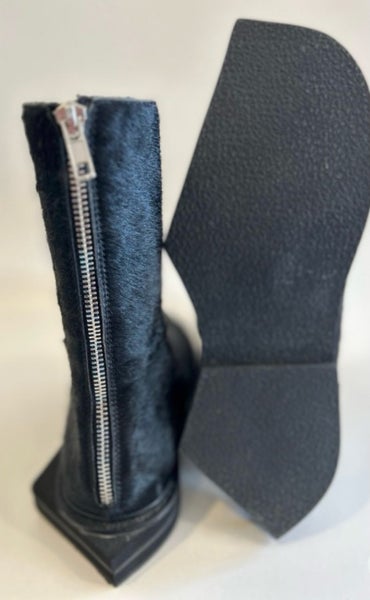 Pony fur asymmetric boots - very Rick Owens Style Carousel 9
