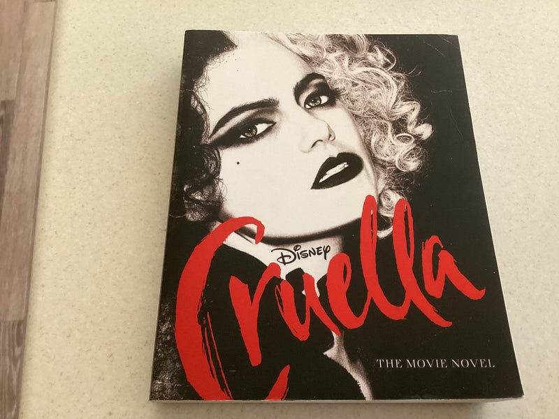Cruella - Disney - The Movie Novel Carousel 1
