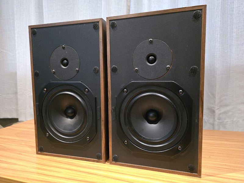 Arcam 2 Classic Speakers Carousel 2