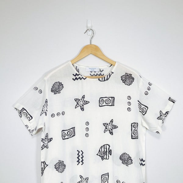 Banana Blue - White Linen Top with Shell and Starfish Print Carousel 2