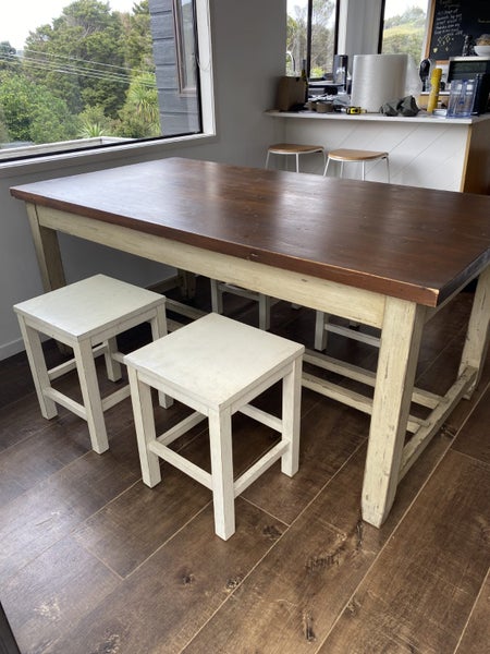 Dining table62863860570113112