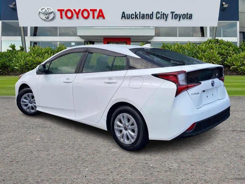 2021 Toyota Prius S 1.8 Ltr Hybrid62854330117889112