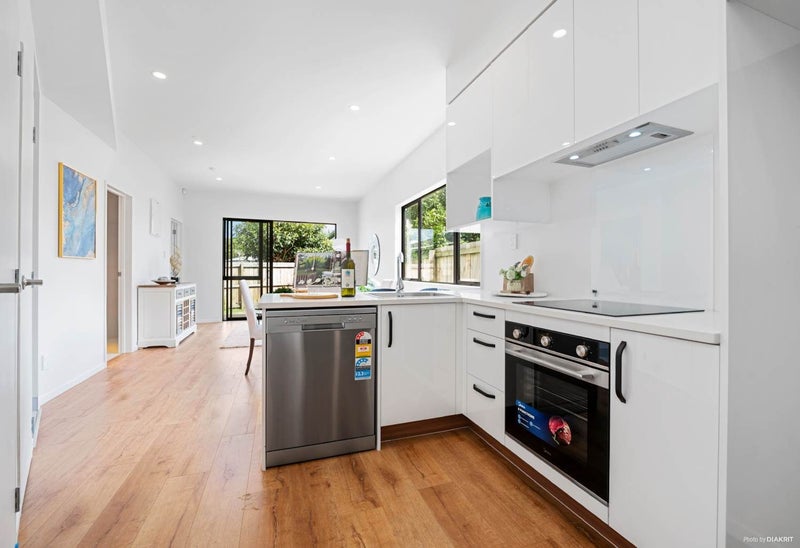 12mm Rustic Oak Natural $35/m2 incl gst and underlay - Laminate flooring Carousel 2