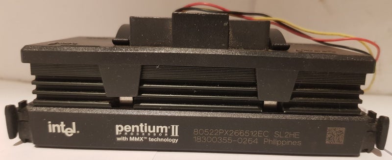 VINTAGE - INTEL PENTIUM II CPU Carousel 2