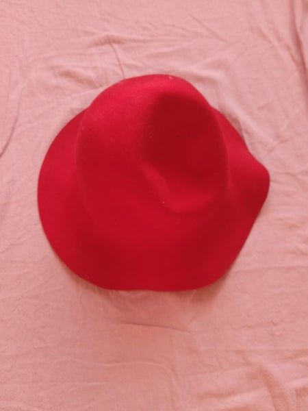 Lady's red hat 100% wool Carousel 1