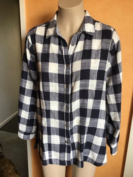 Shirt by threads (L) Carousel 1