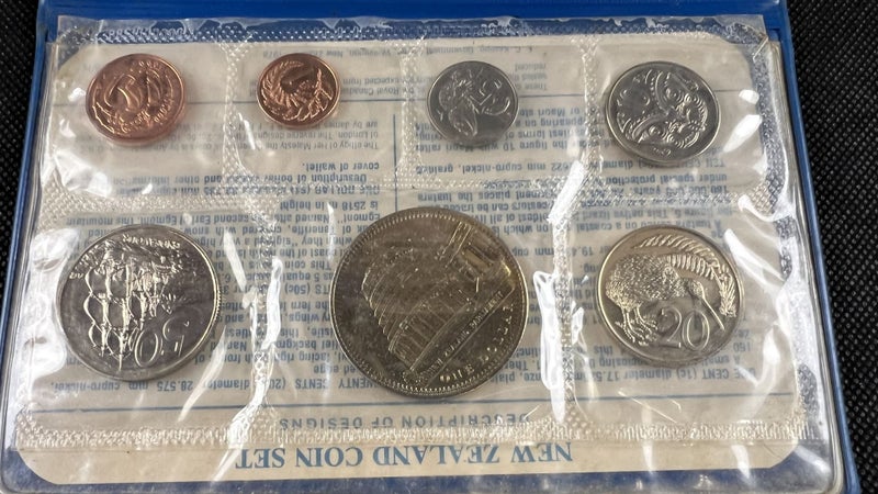 1978 "Beehive" New Zealand Uncirculated Coin Set - Lot W277 Carousel 2