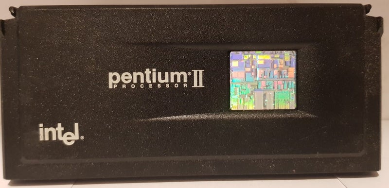 VINTAGE - INTEL PENTIUM II CPU Carousel 1